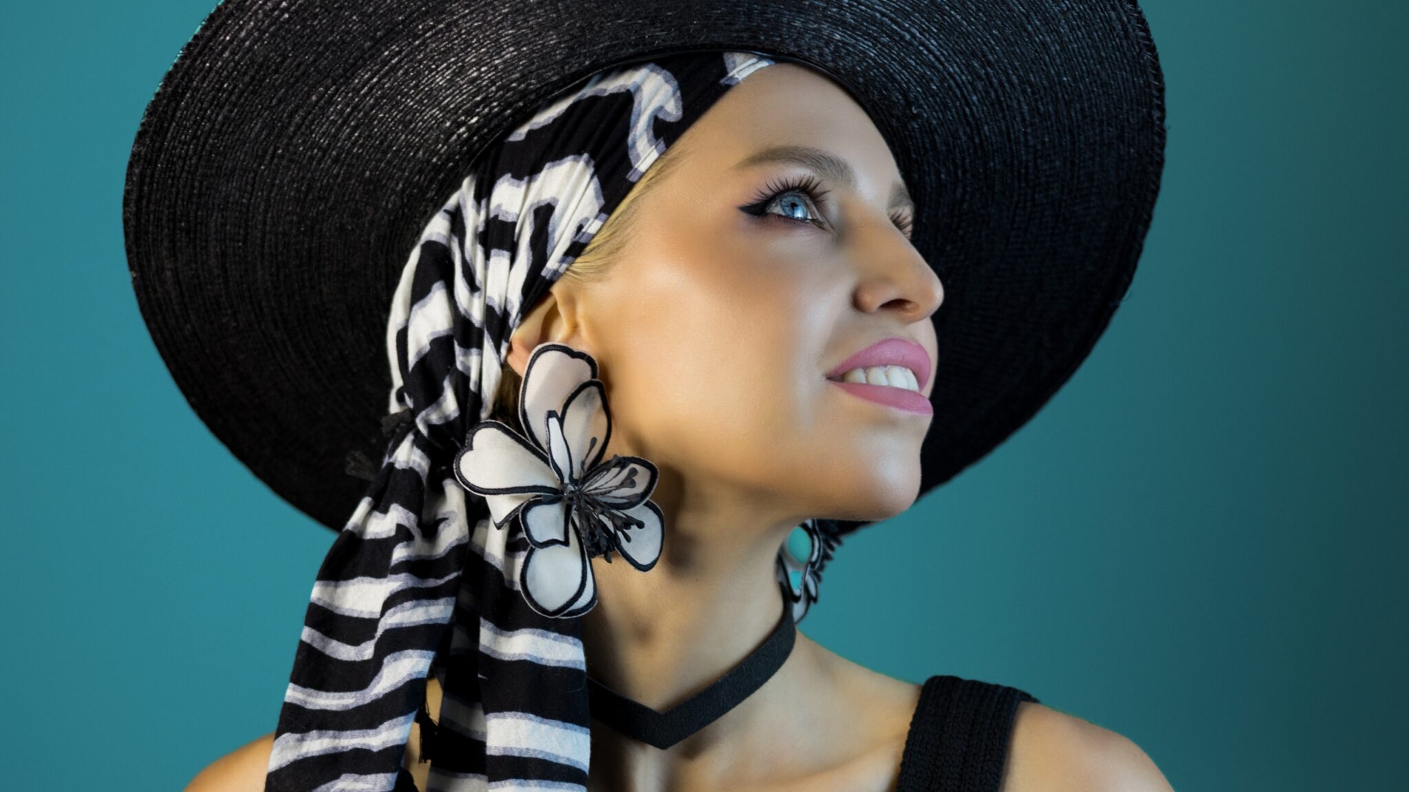 Amonita Delivers ‘Neon Light’ EP on Enormous Tunes